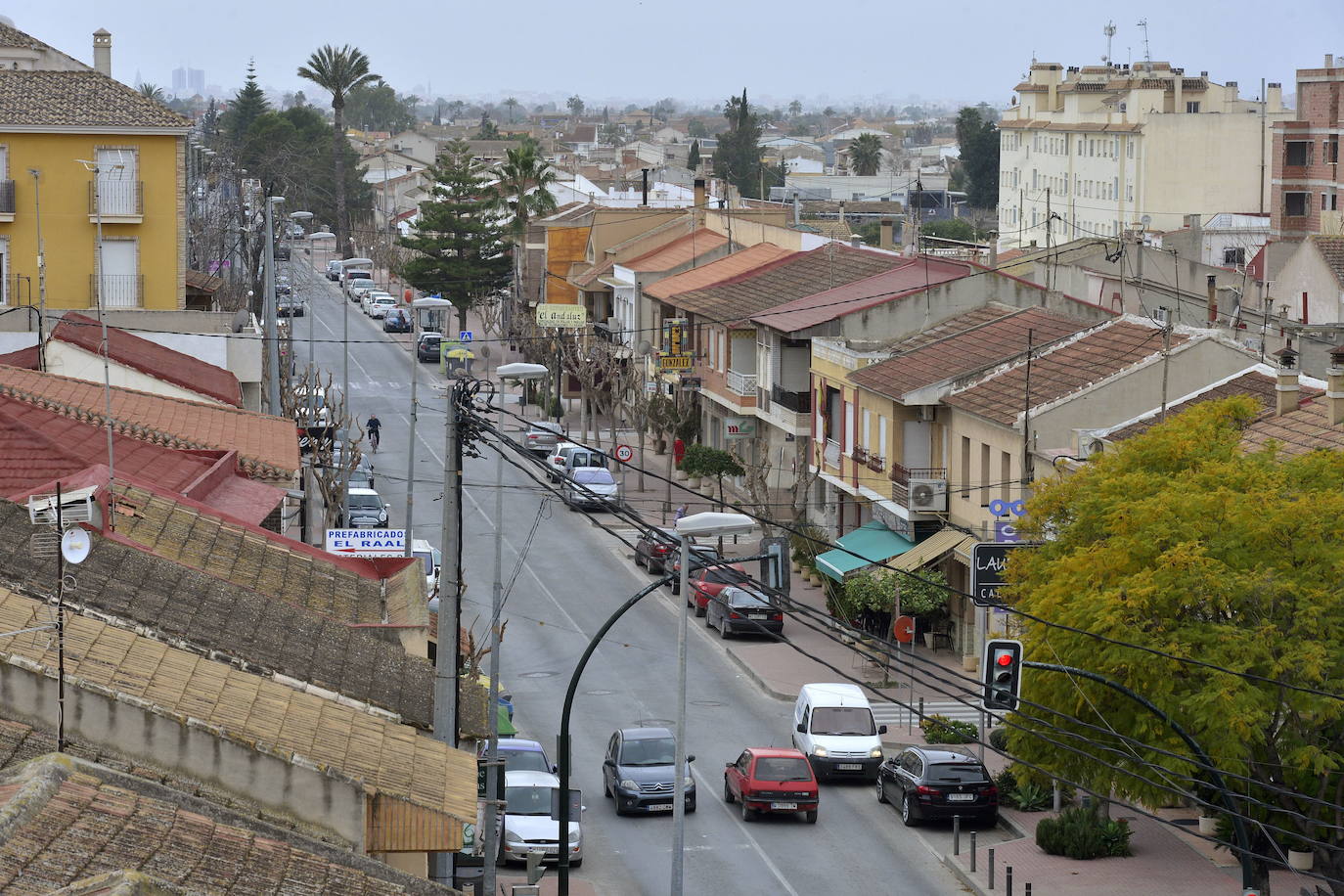 Calle Mayor de El Raal, que se encuentra en la zona de Murcia más barata para comprar una casa.