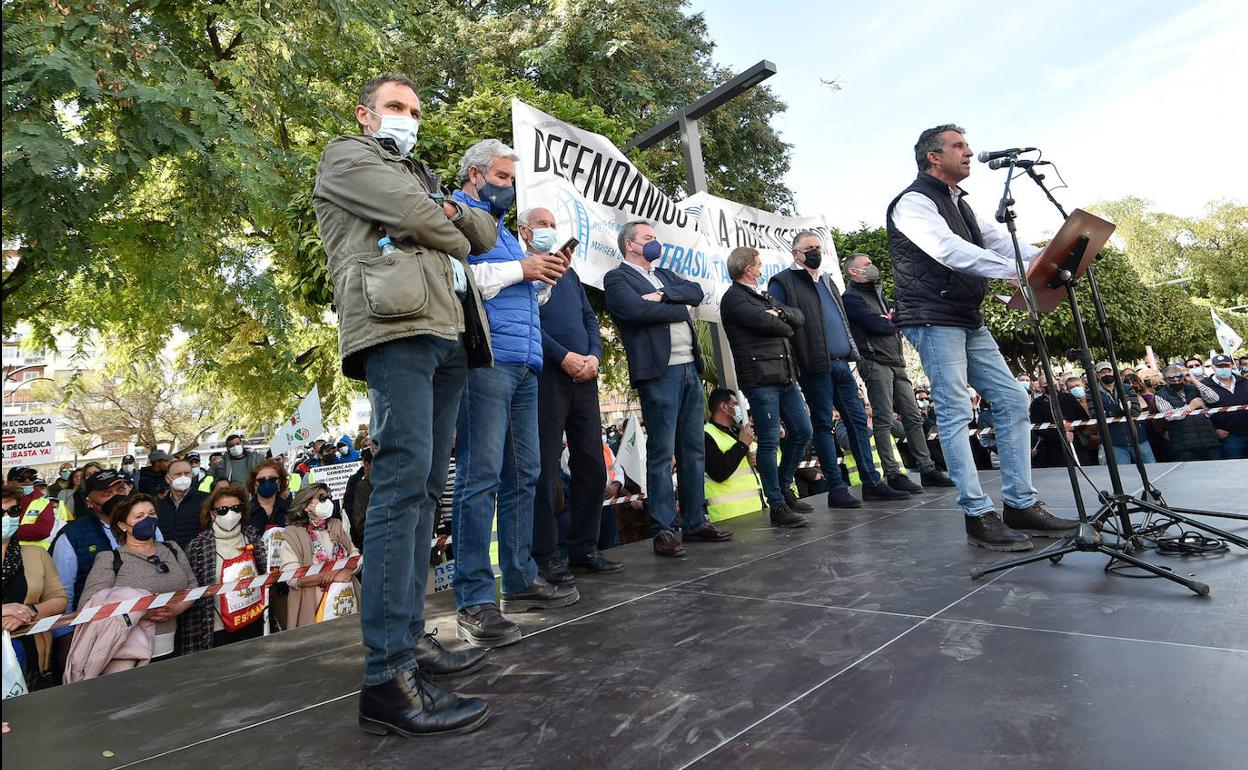Lectura del manifiesto tras la marcha, frente a la Delegación del Gobierno, en Murcia.