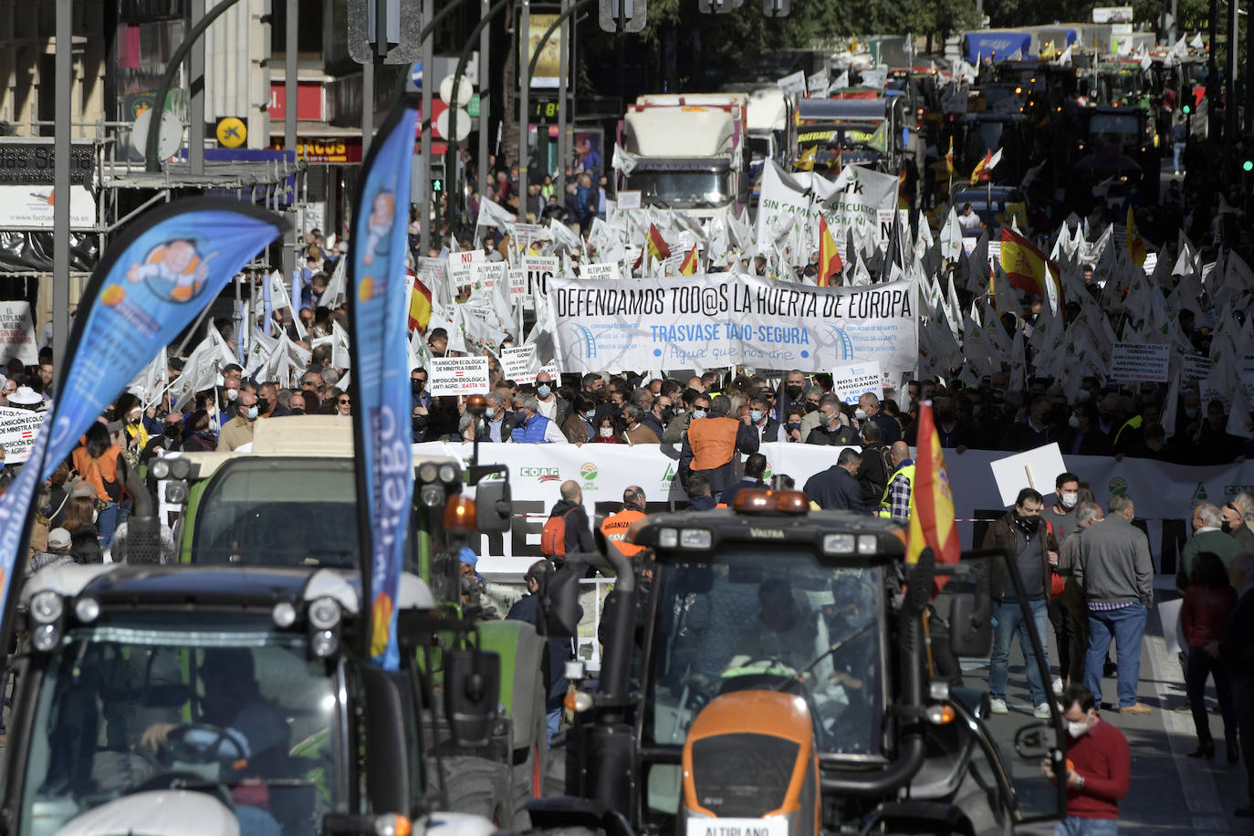 Fotos: Los agricultores salen a la calle en Murcia por la mejora del sector