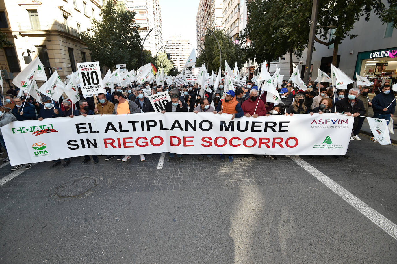 Fotos: Los agricultores salen a la calle en Murcia por la mejora del sector