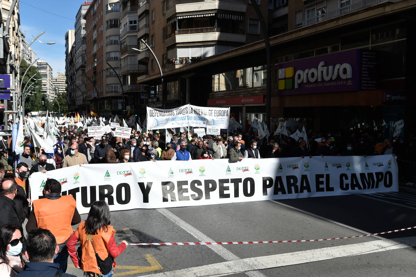 Fotos: Los agricultores salen a la calle en Murcia por la mejora del sector