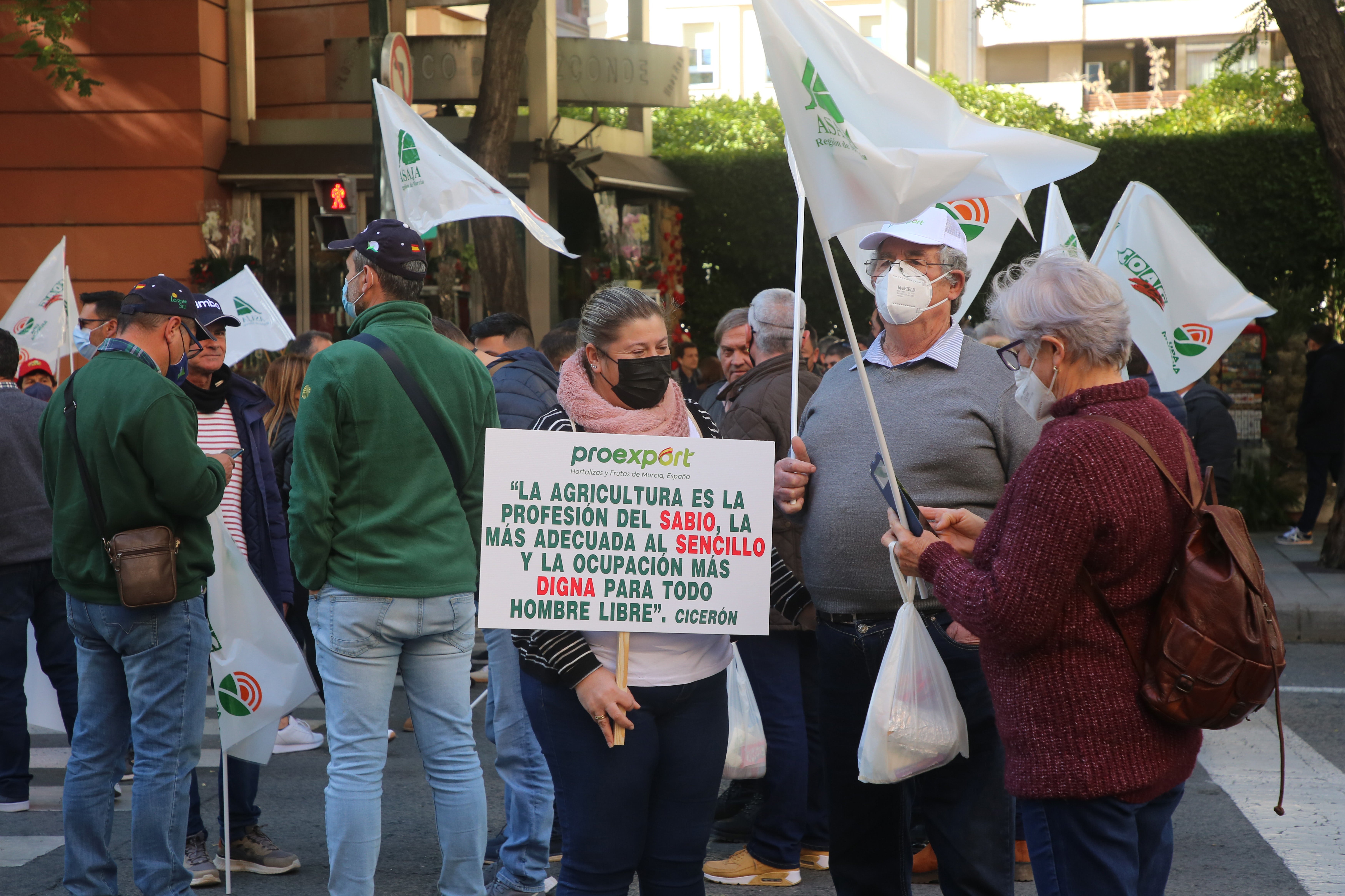 Fotos: Los agricultores salen a la calle en Murcia por la mejora del sector