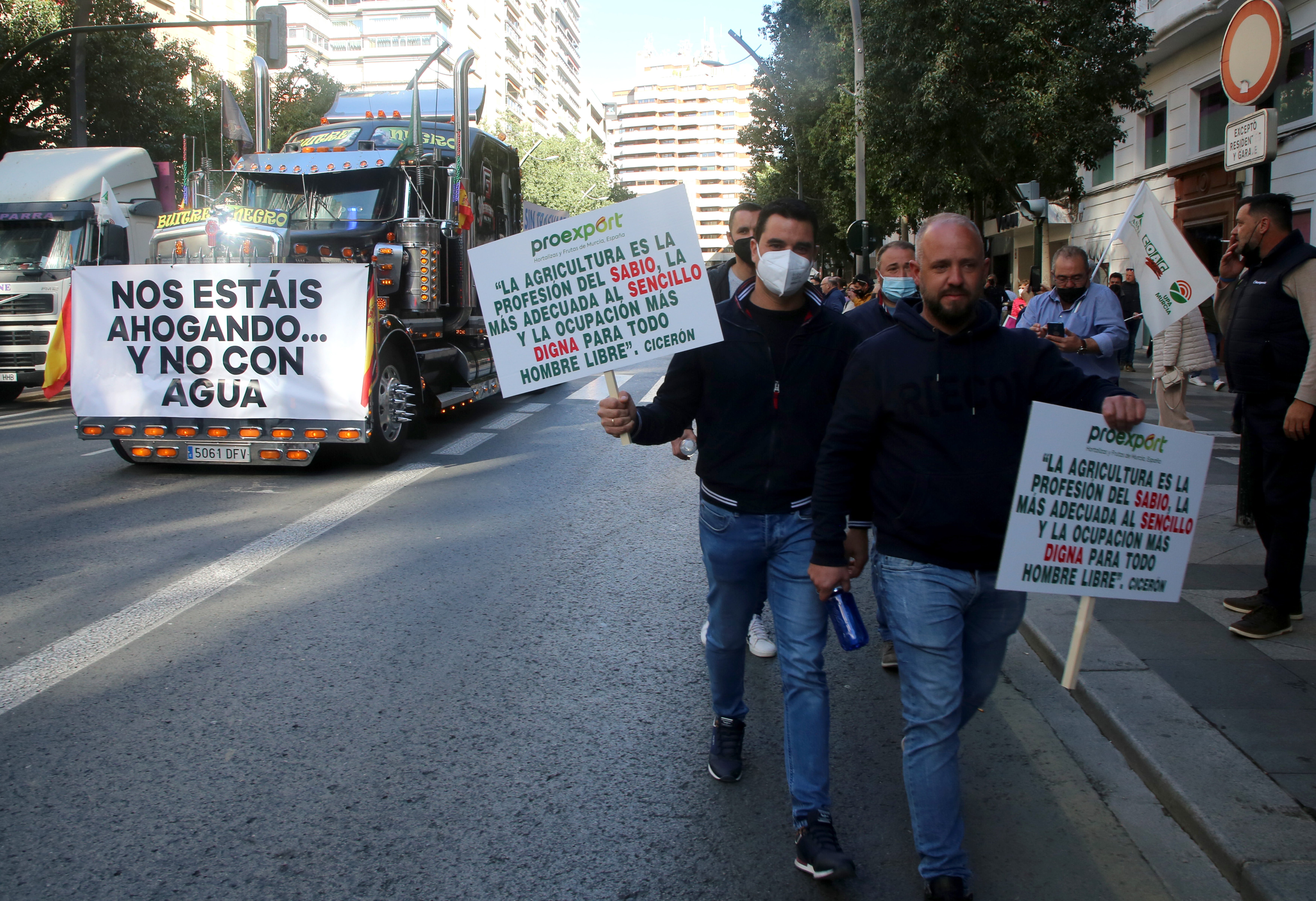 Fotos: Los agricultores salen a la calle en Murcia por la mejora del sector