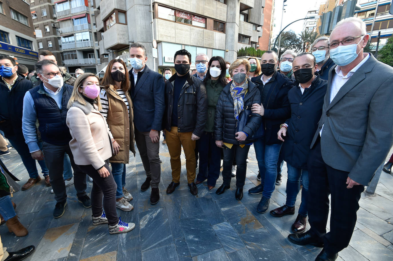 Fernando López Miras saluda a Lucas Jiménez, presidente del Scrats.