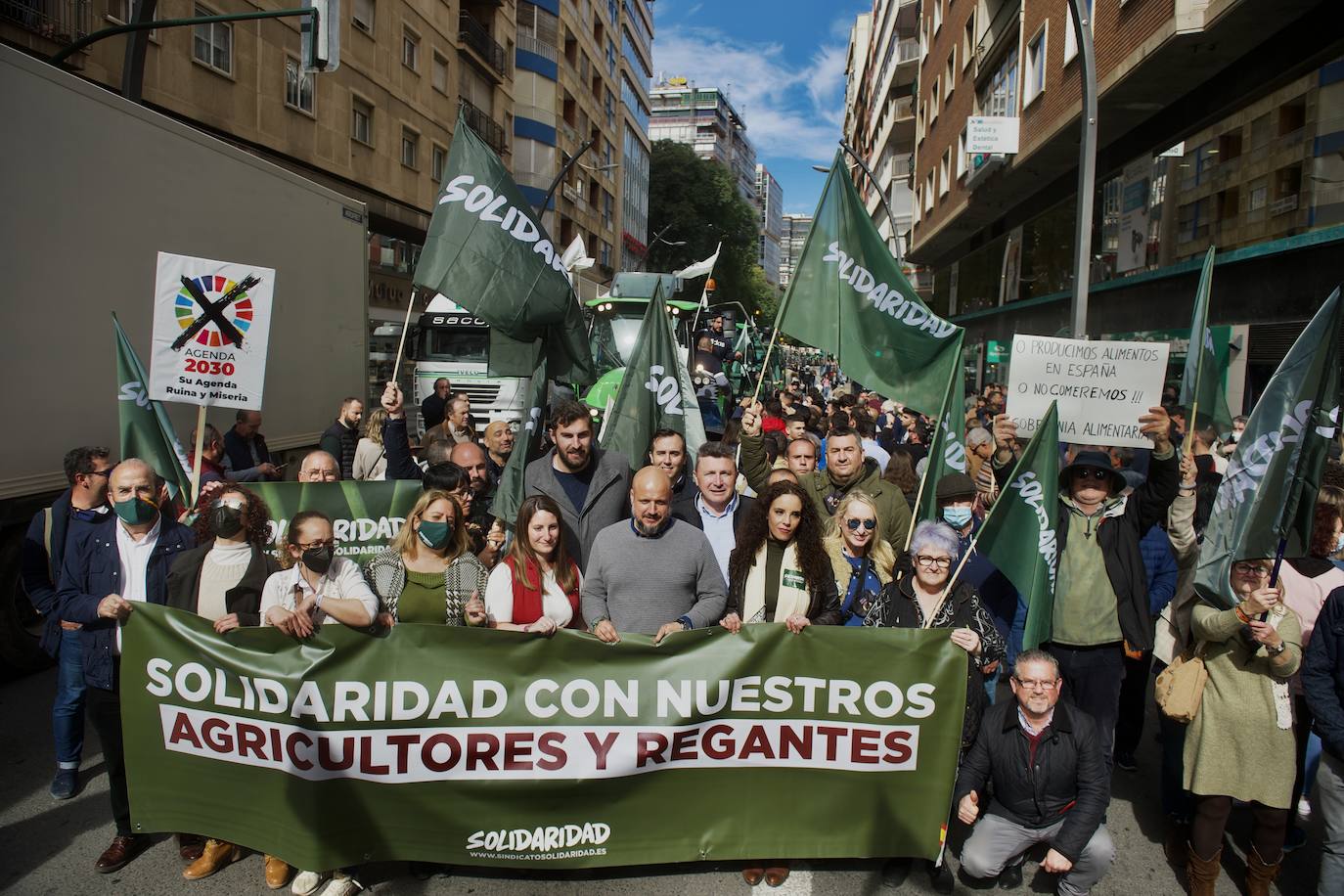 Fernando López Miras saluda a Lucas Jiménez, presidente del Scrats.