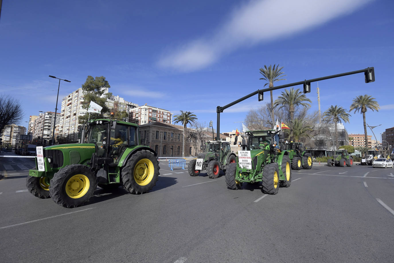 Fotos: Más de 500 tractores y camiones toman este miércoles Murcia en la manifestación del campo