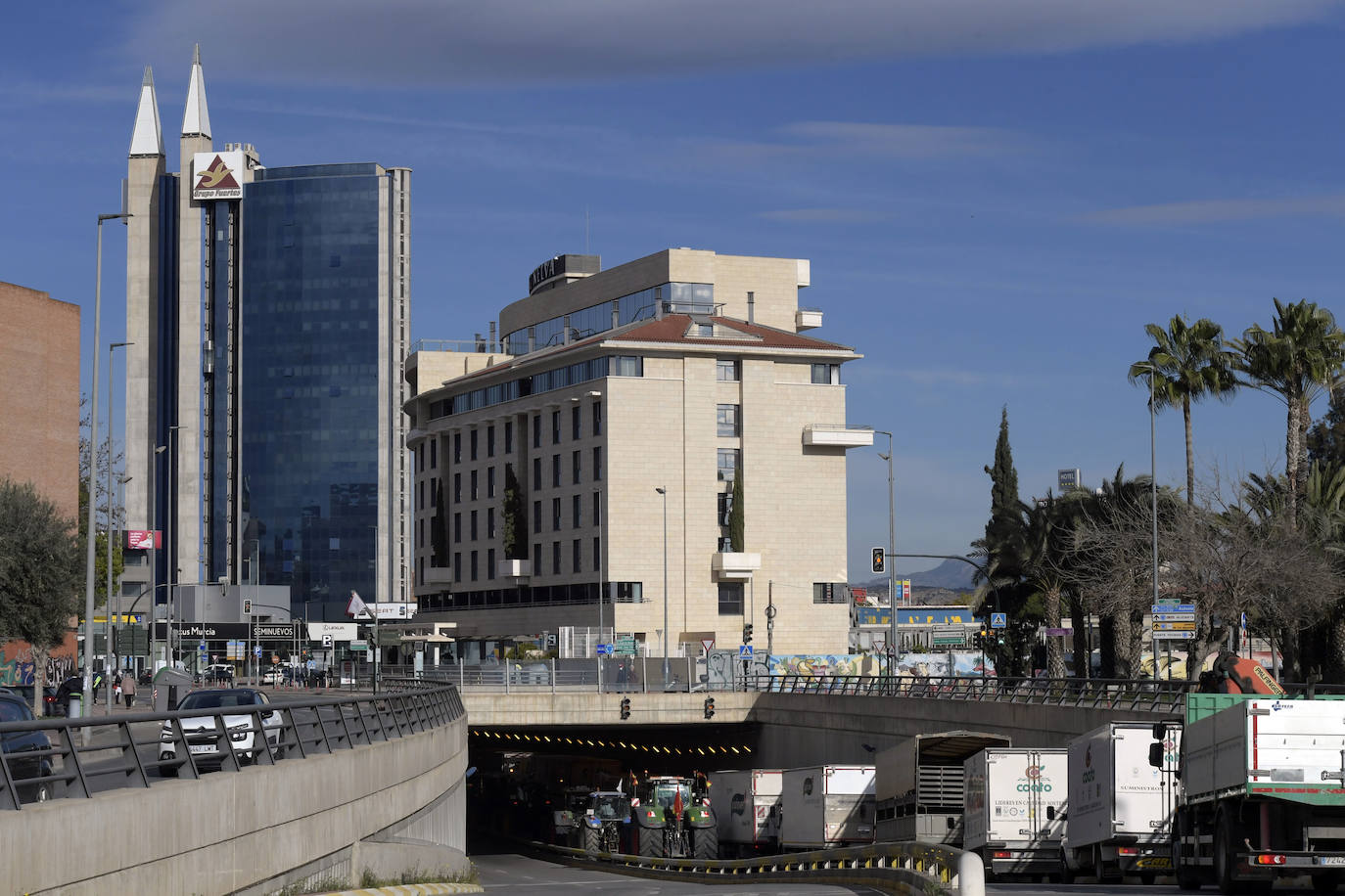 Fotos: Más de 500 tractores y camiones toman este miércoles Murcia en la manifestación del campo