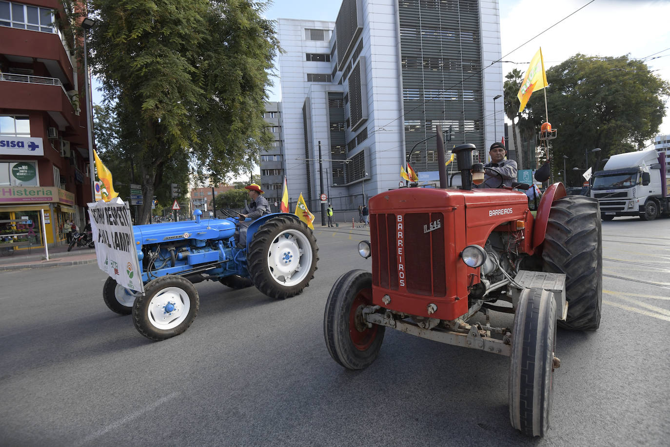 Fotos: Más de 500 tractores y camiones toman este miércoles Murcia en la manifestación del campo