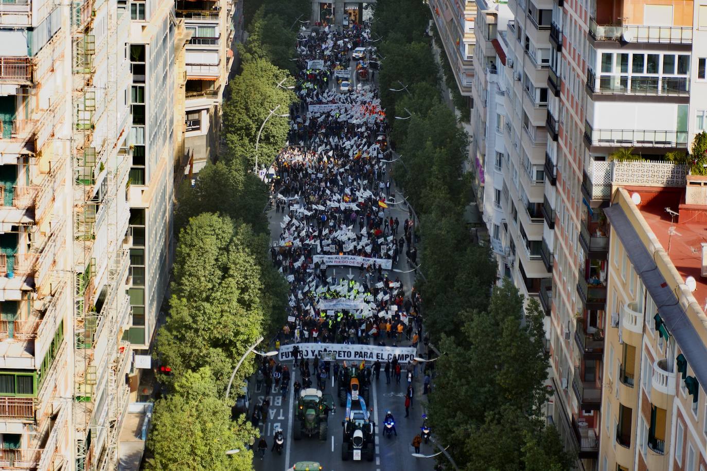 Fotos: Más de 500 tractores y camiones toman este miércoles Murcia en la manifestación del campo