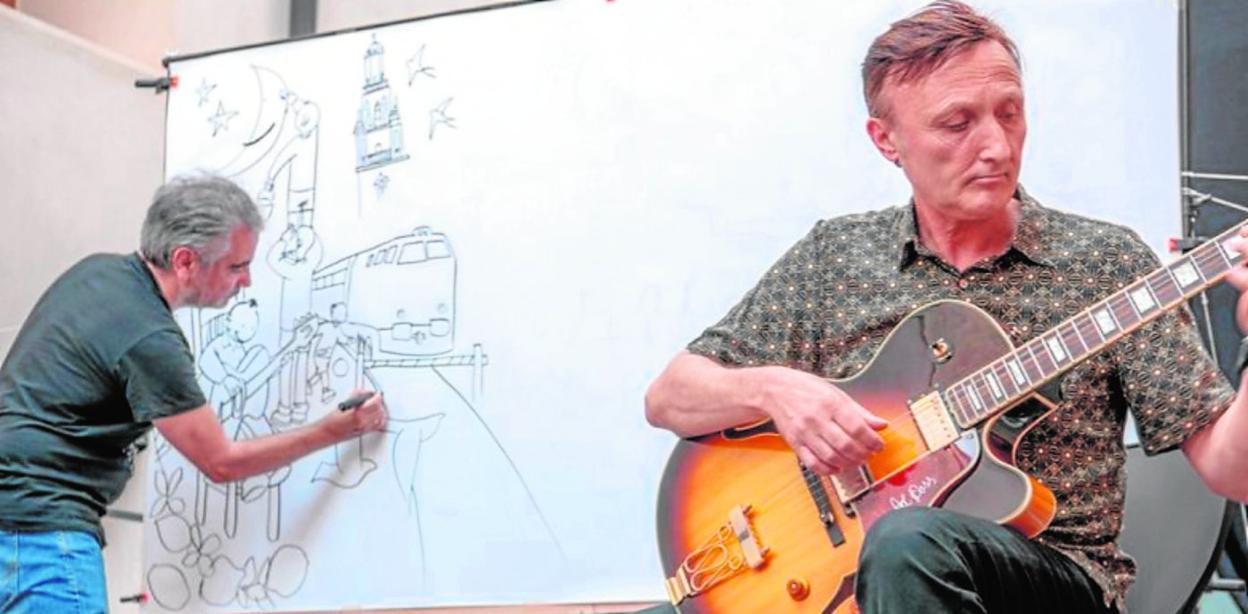 Los trazos del dibujante Juan Álvarez aparecen al son de la música del concertista de guitarra Maxi Garcés. 