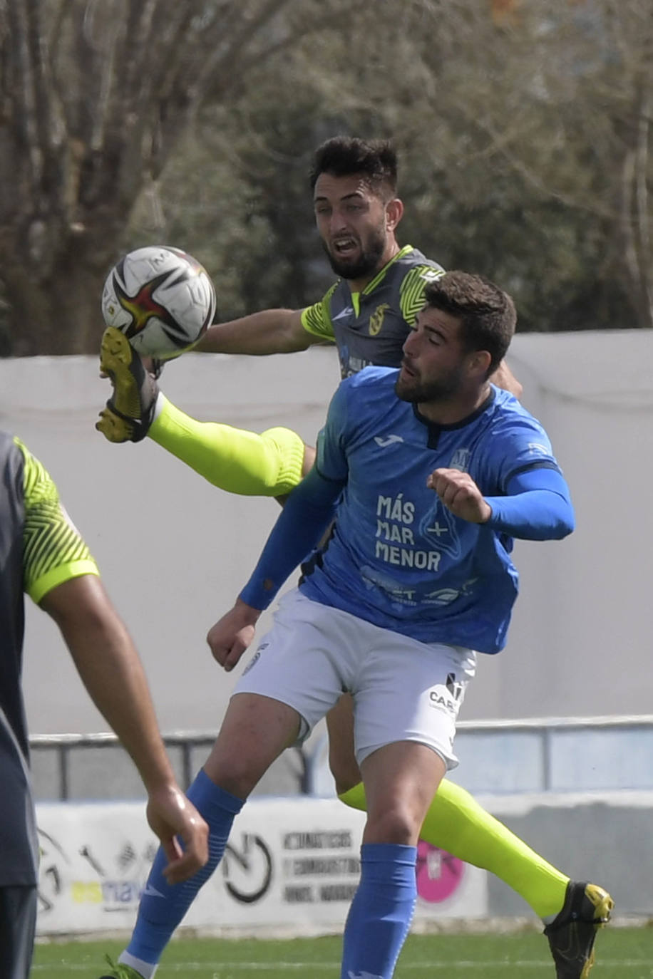 Alberto Vázquez celebra uno de los goles.