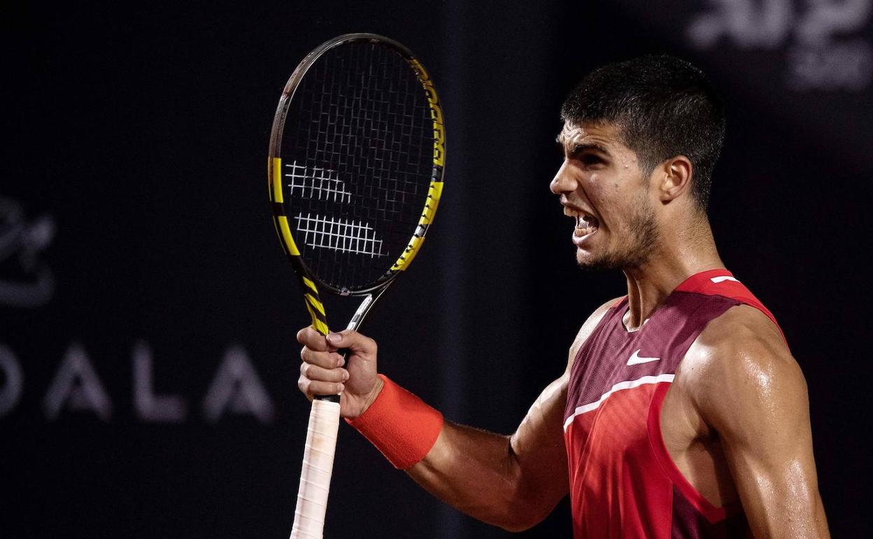 Carlos Alcaraz celebra un punto, en el partido ante Fognini.