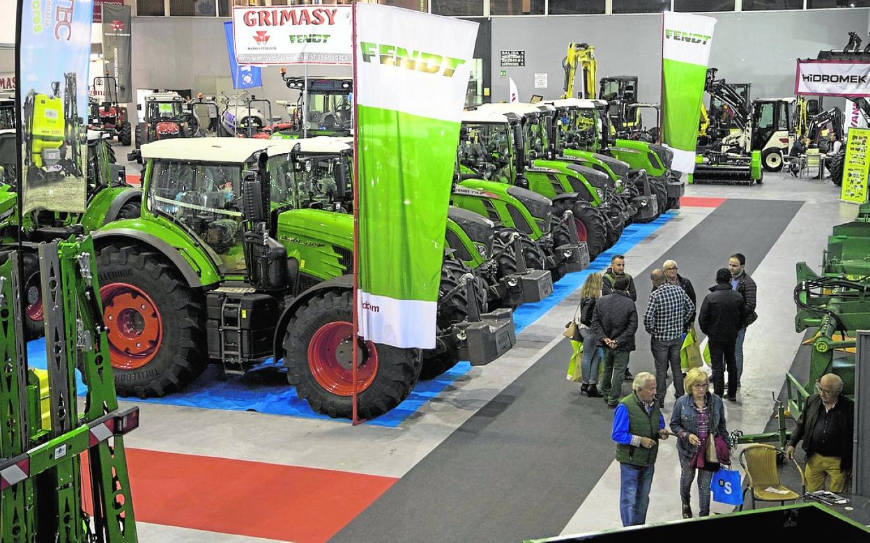Tractores expuestos en la última feria agrícola celebrada en Ifepa antes de la pandemia. 