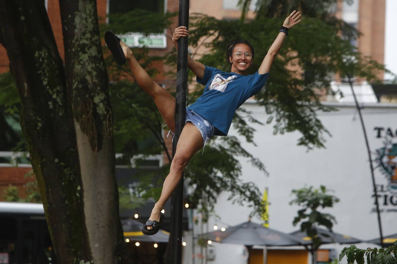 Fotos: &#039;Pole dance&#039; de calle