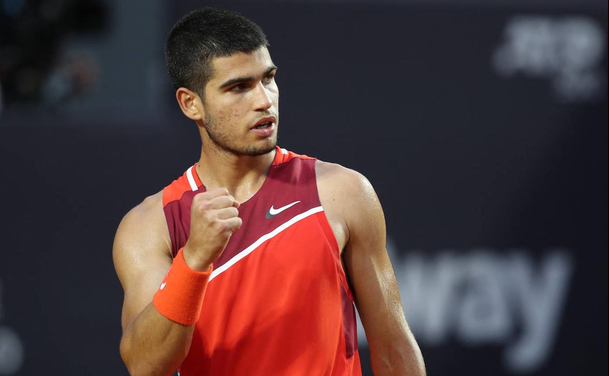 Carlos Alcaraz celebra un punto en la final de Rio. 