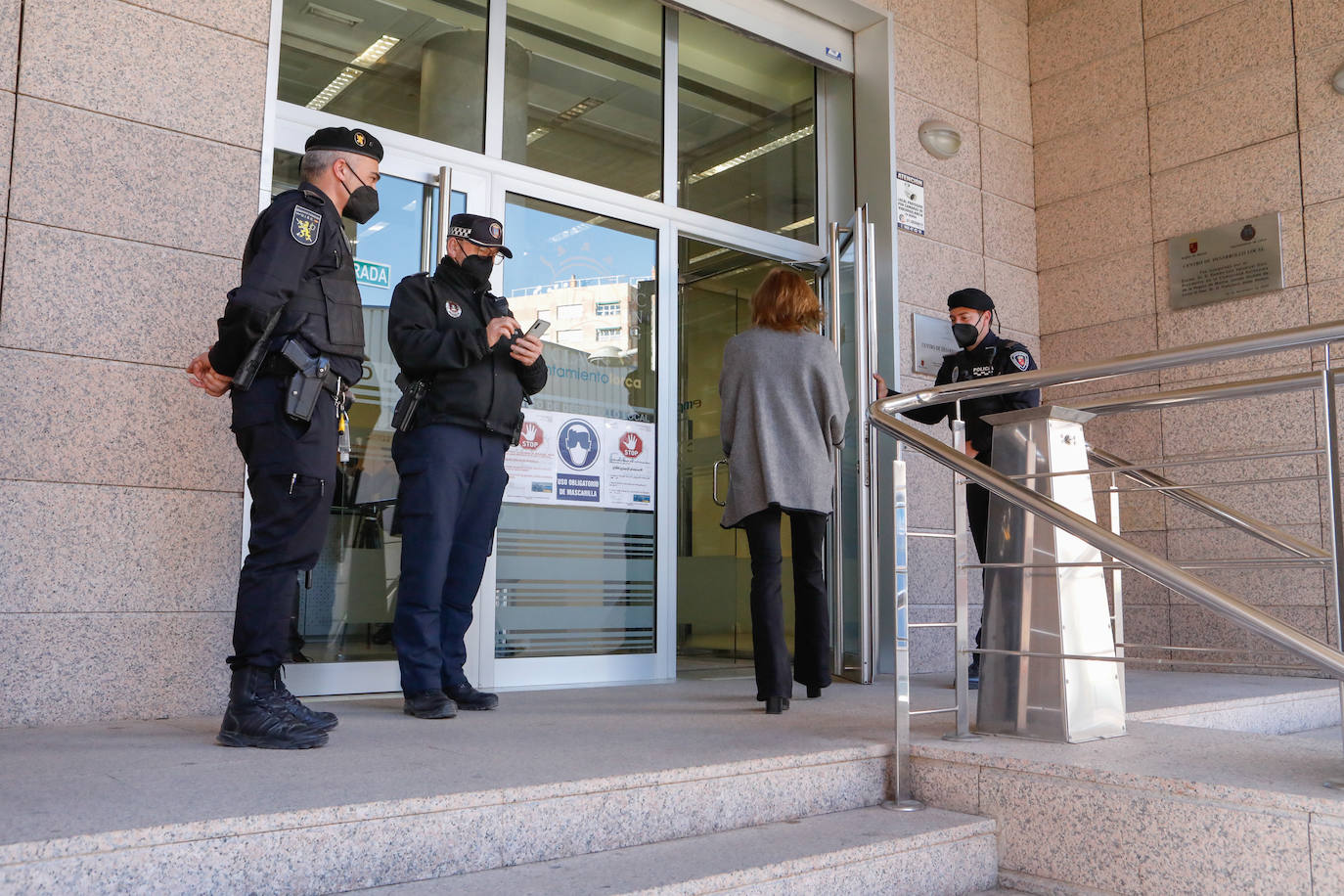 Fotos: El Pleno de Lorca aprueba la moción que afecta a la distancia de las granjas porcinas