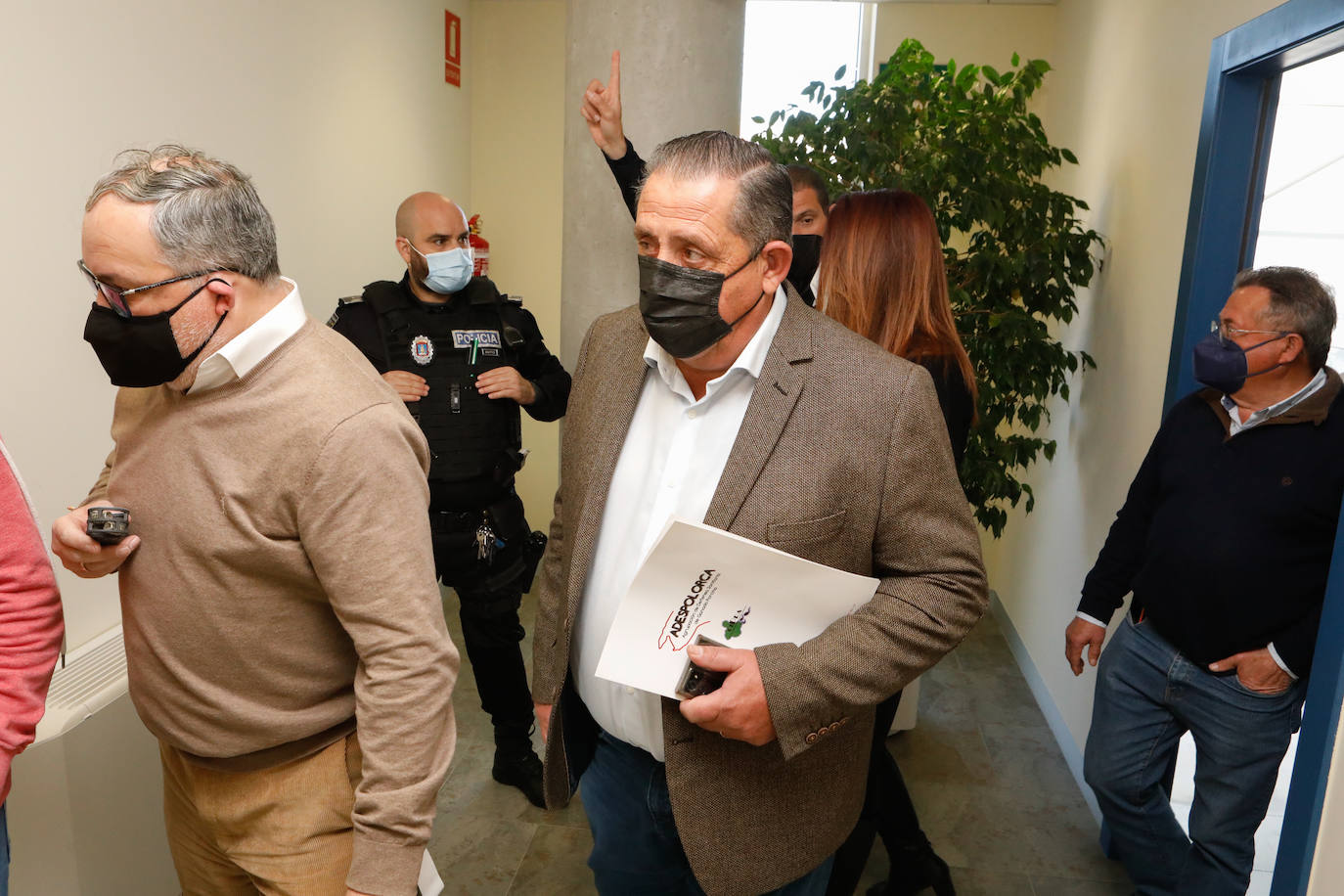 Fotos: El Pleno de Lorca aprueba la moción que afecta a la distancia de las granjas porcinas