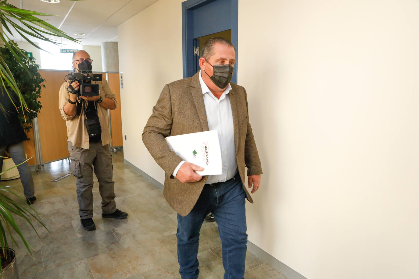 Fotos: El Pleno de Lorca aprueba la moción que afecta a la distancia de las granjas porcinas