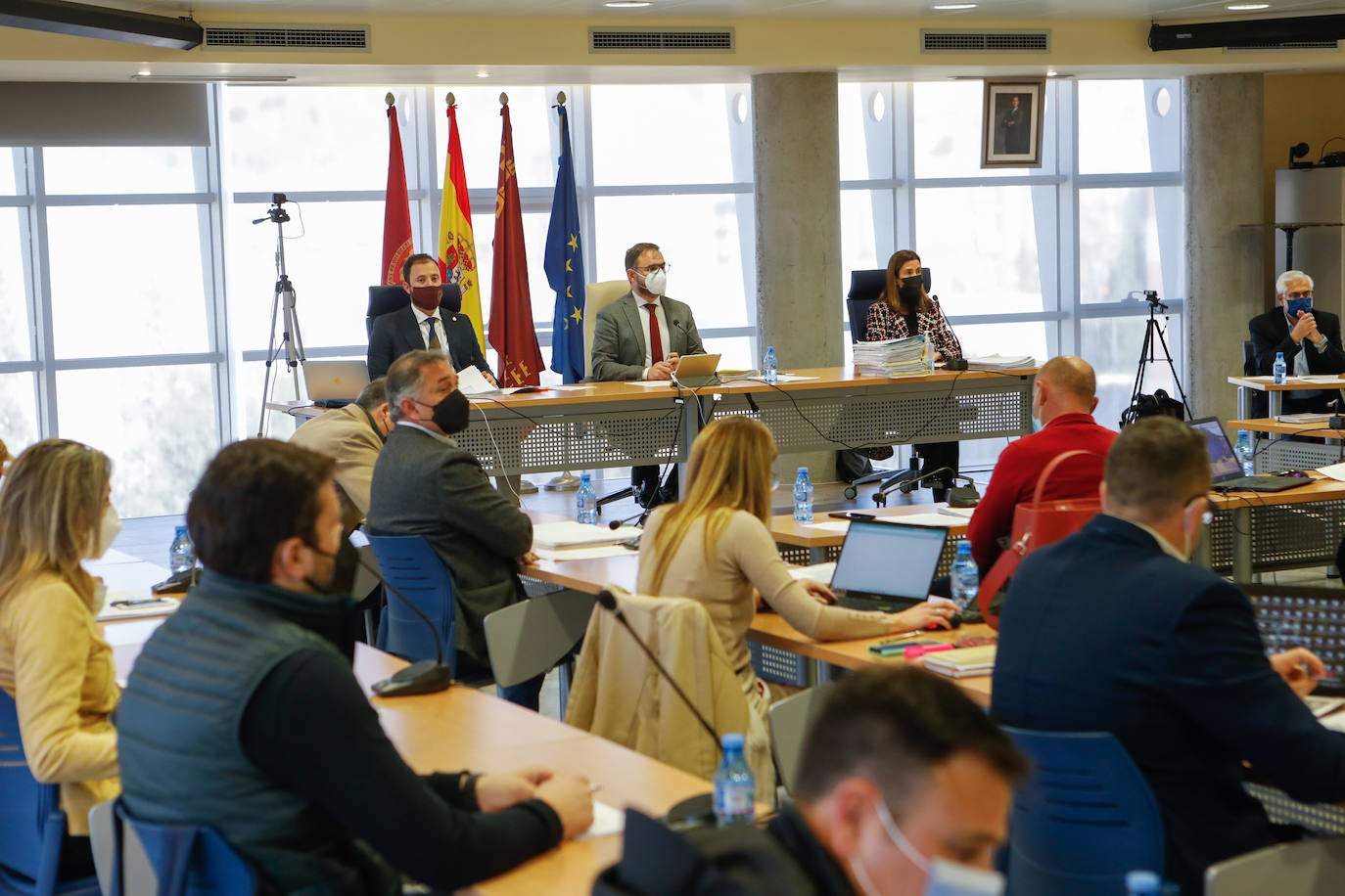 Fotos: El Pleno de Lorca aprueba la moción que afecta a la distancia de las granjas porcinas