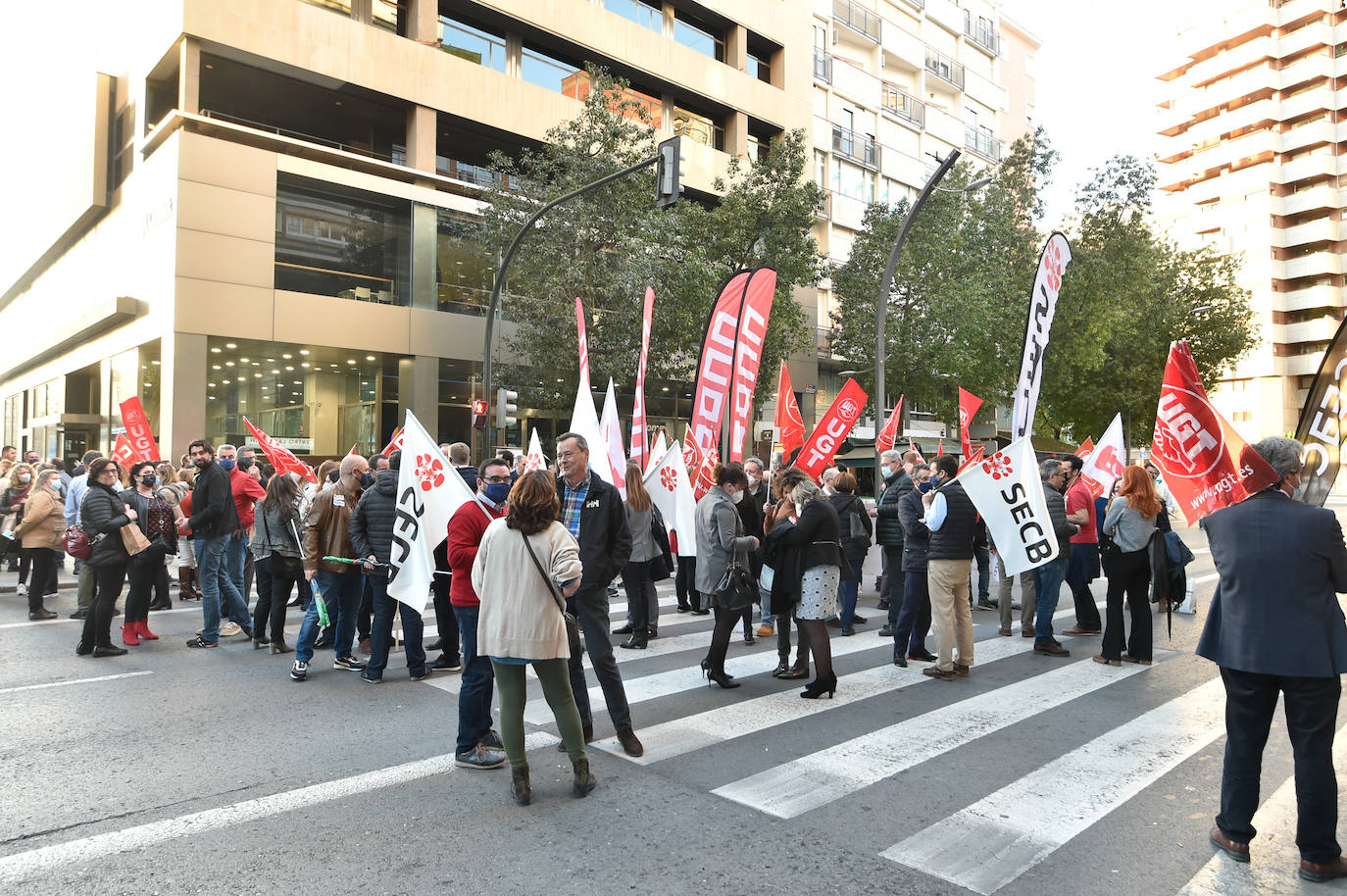 Fotos: Los trabajadores de CaixaBank se lanzan a la calle