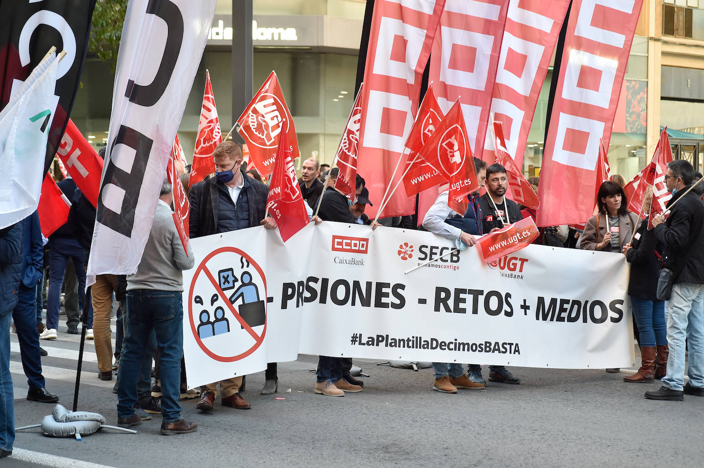 Fotos: Los trabajadores de CaixaBank se lanzan a la calle