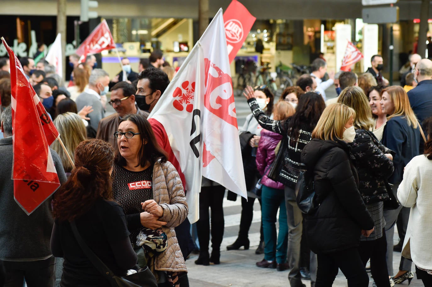 Fotos: Los trabajadores de CaixaBank se lanzan a la calle