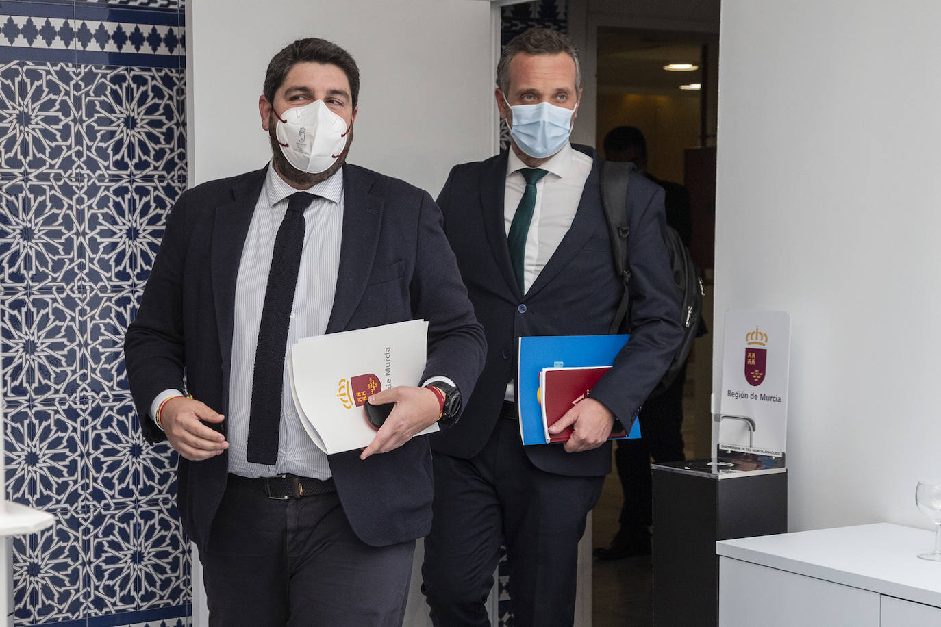 Fotos: Pleno de la Asamblea Regional: Comunidad y bancos estudiarán medidas para mejorar eltrato a los mayores