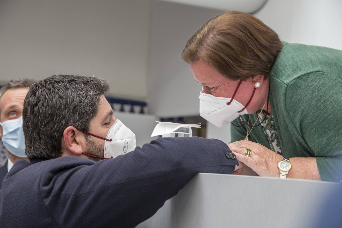 Fotos: Pleno de la Asamblea Regional: Comunidad y bancos estudiarán medidas para mejorar eltrato a los mayores