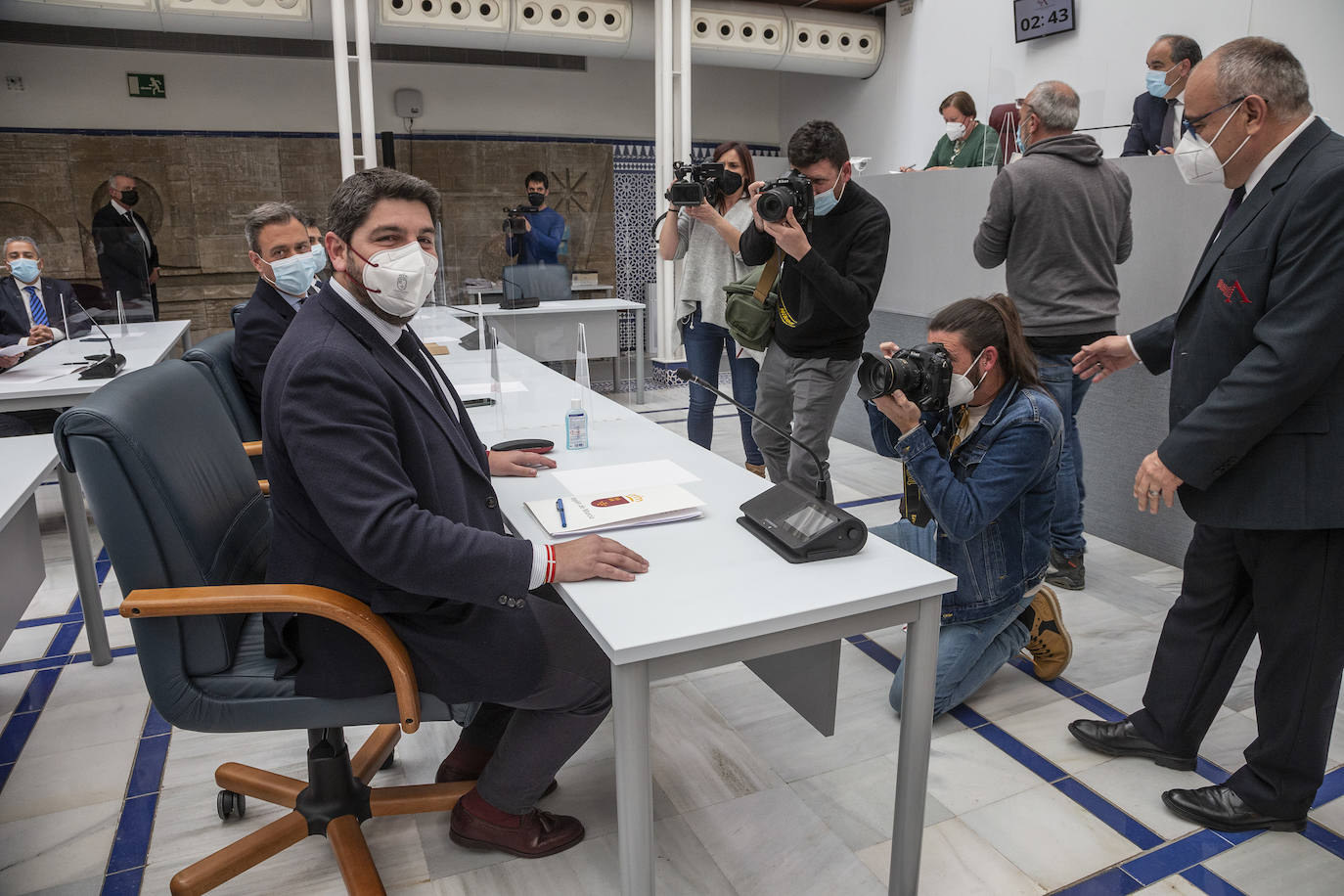 Fotos: Pleno de la Asamblea Regional: Comunidad y bancos estudiarán medidas para mejorar eltrato a los mayores
