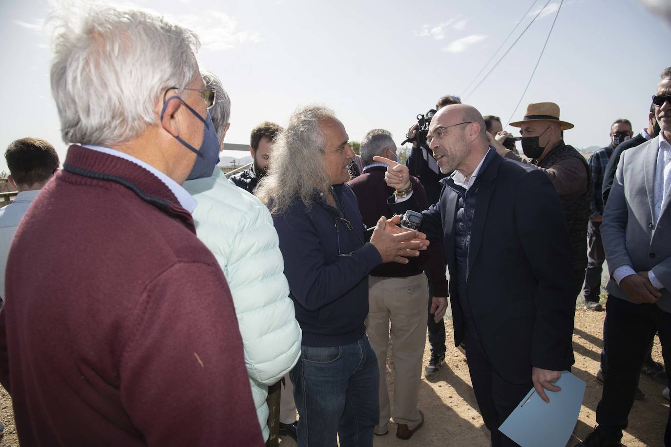 Fotos: Los eurodiputados encuentran el lodo del Mar Menor