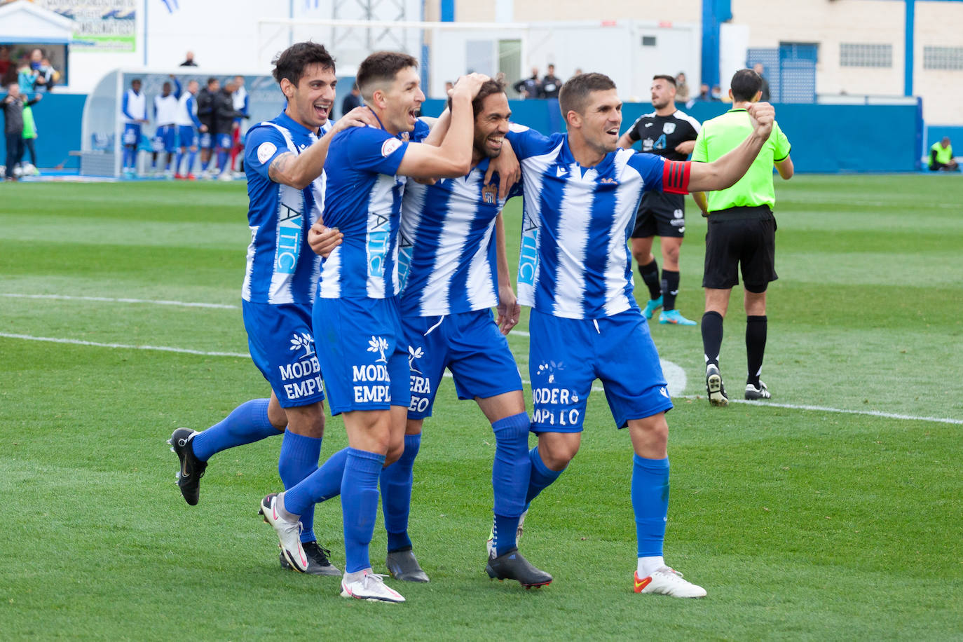 Fotos: El Águilas despierta contra el Mar Menor