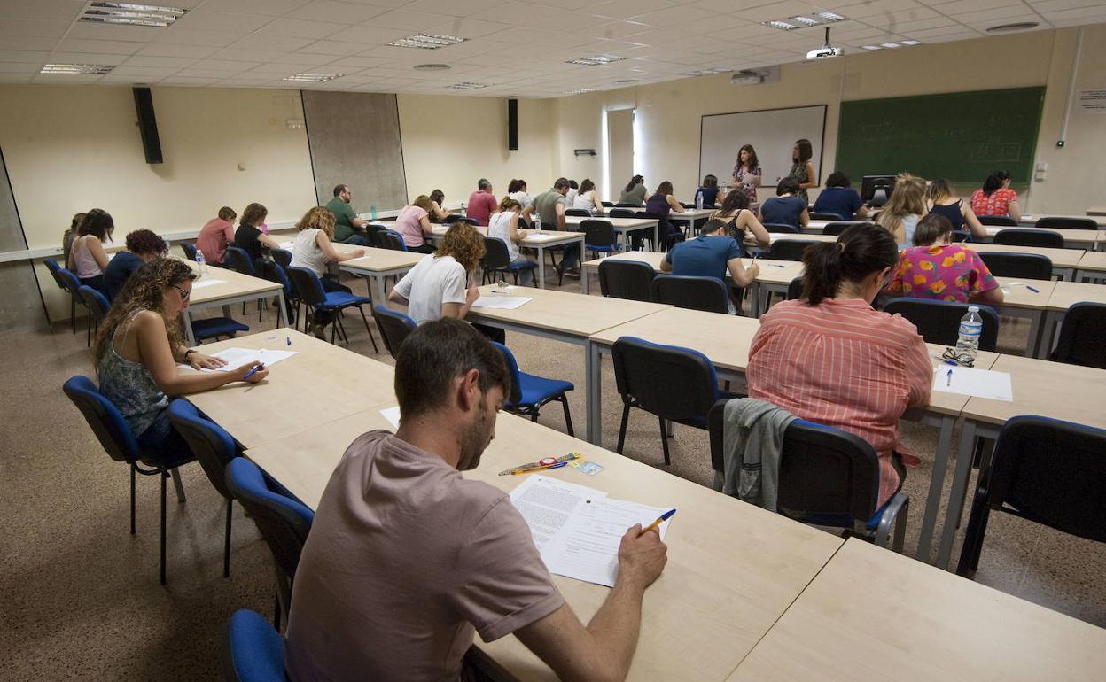 Examen de oposiciones de Secundaria, en una foto de archivo.