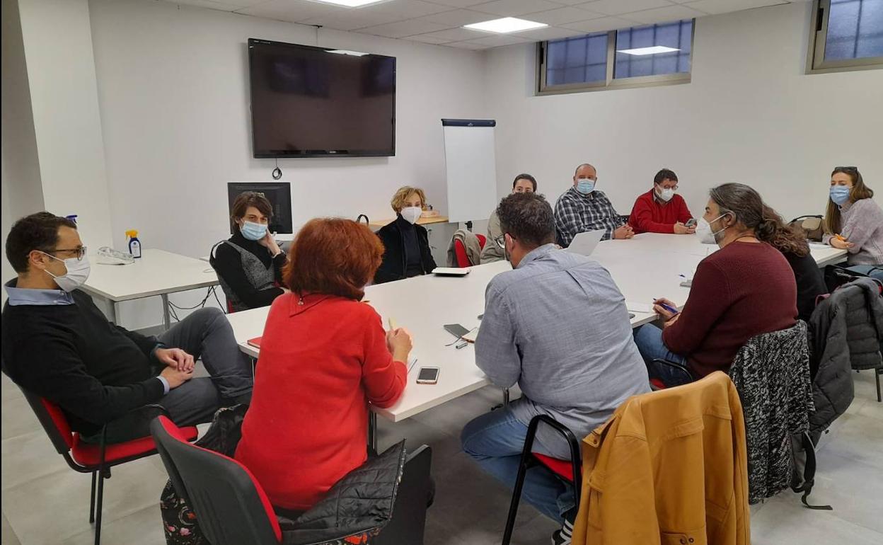 Imagen de la reunión mantenida entre las distintas organizaciones.