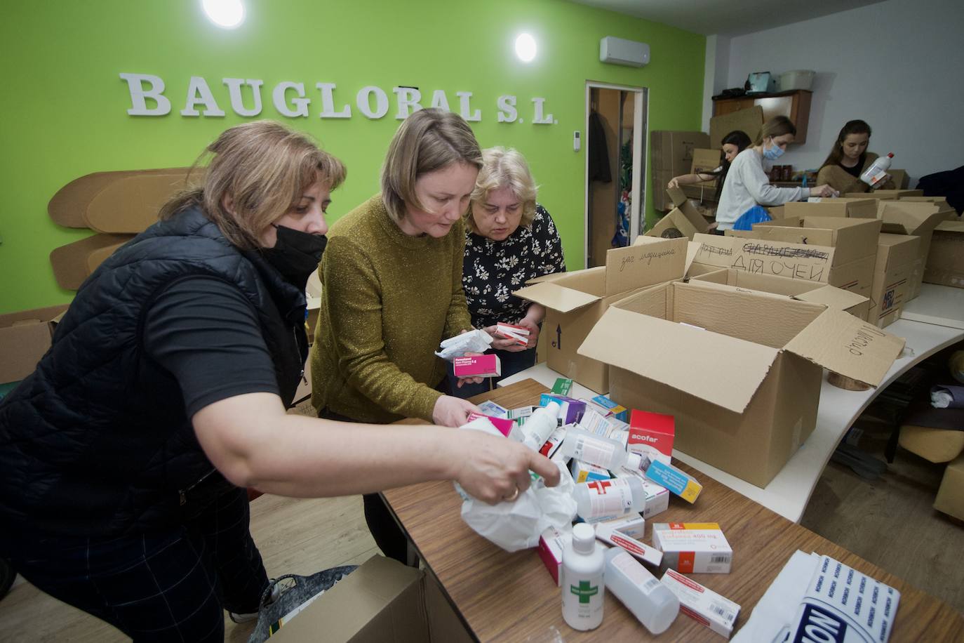 Fotos: Voluntarios ucranianos de la Región recogen víveres para su país