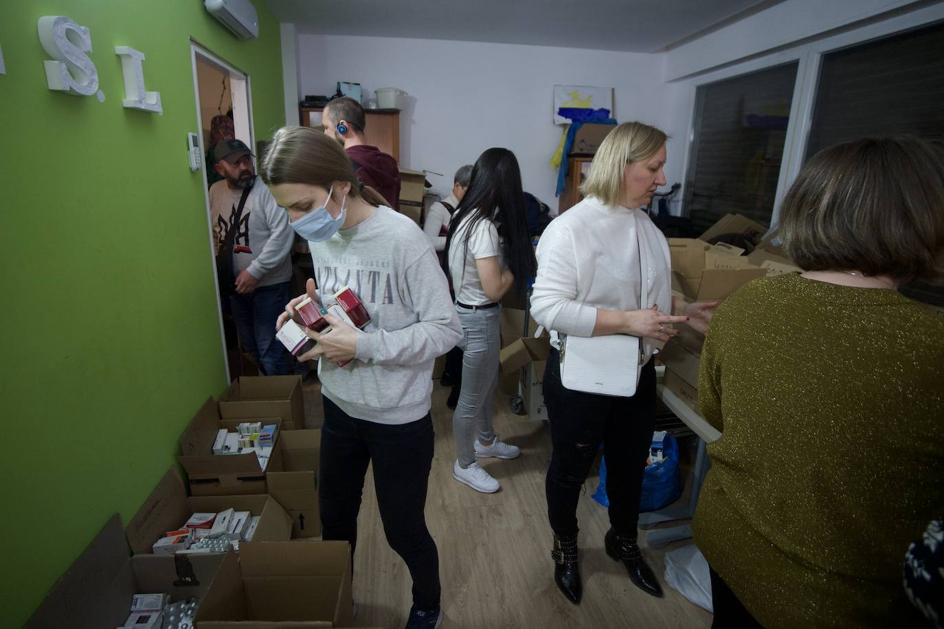 Fotos: Voluntarios ucranianos de la Región recogen víveres para su país