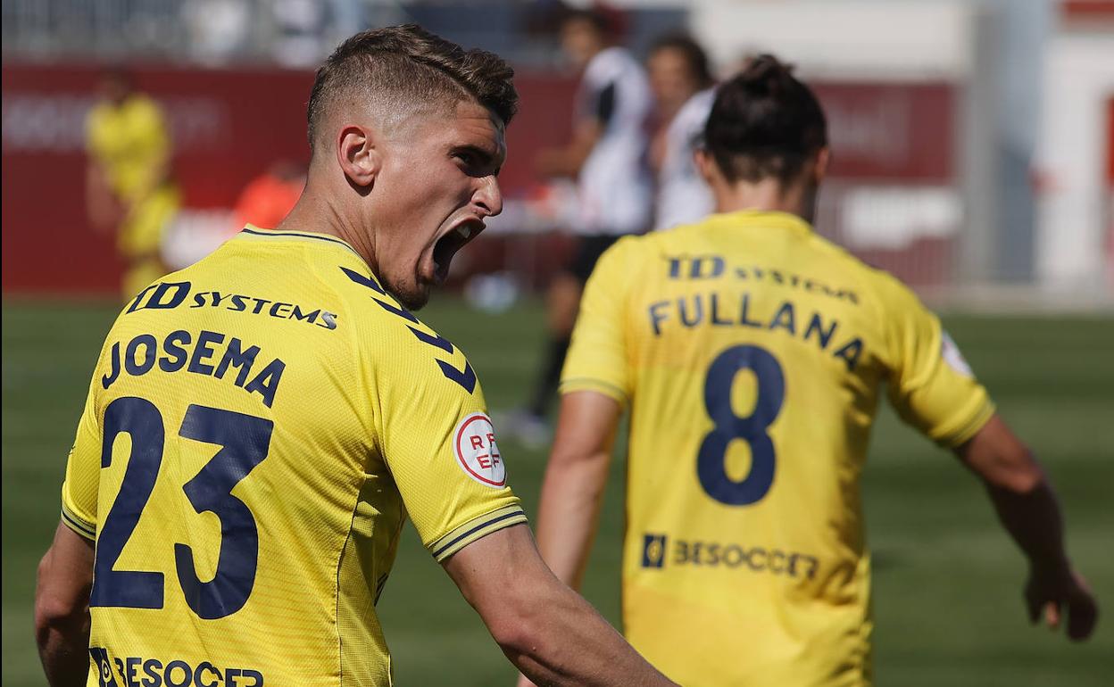 Josema celebra el segundo gol del partido.