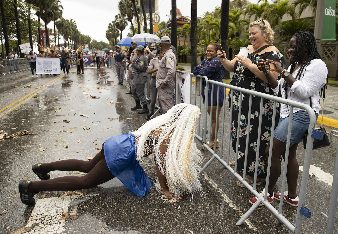 Fotos: Colorido y entusiasmo contra la lluvia