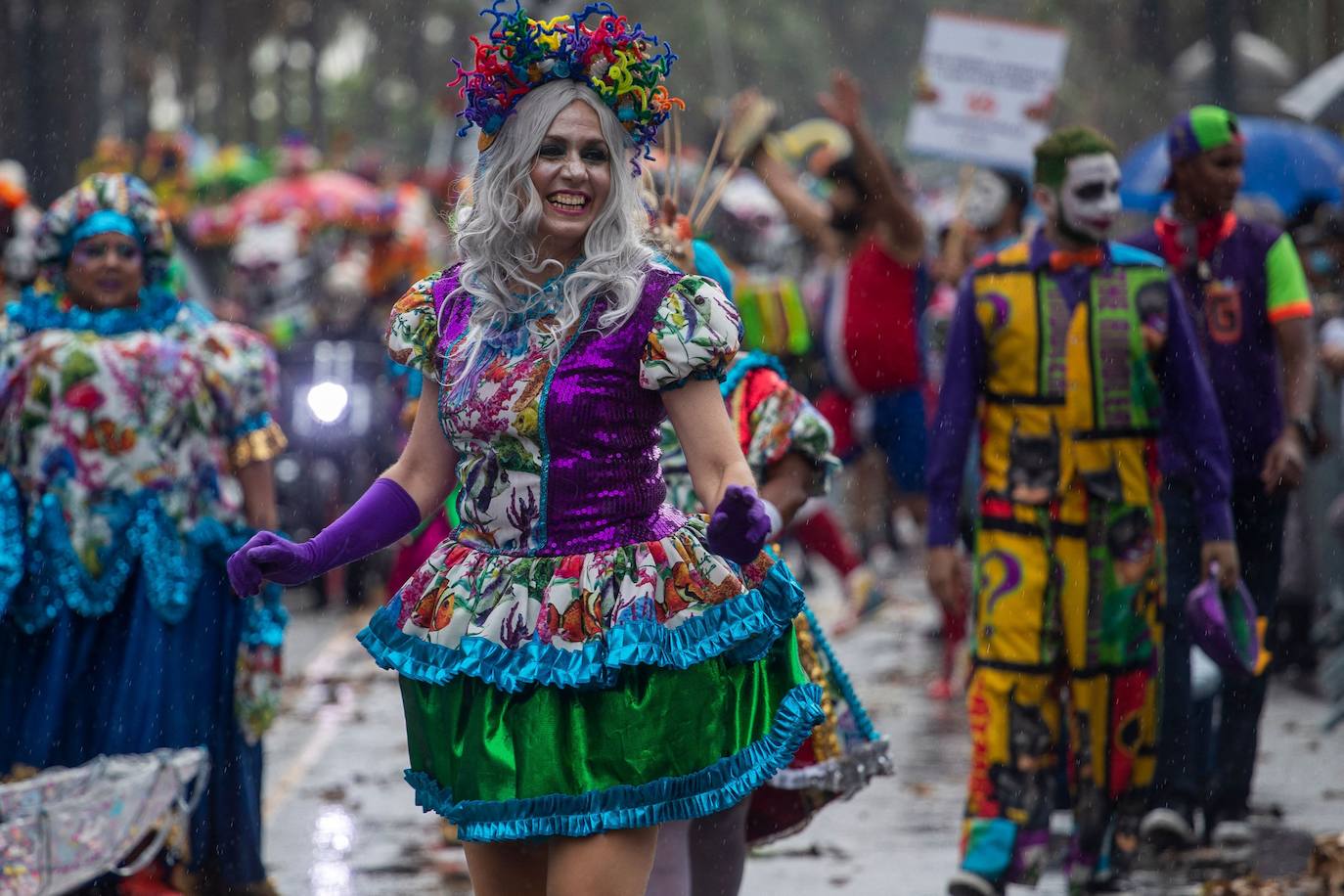 Fotos: Colorido y entusiasmo contra la lluvia