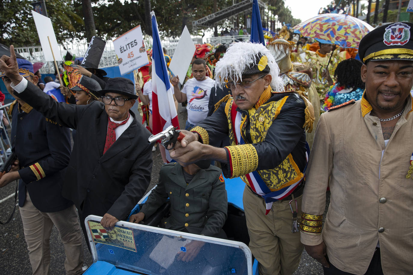 Fotos: Colorido y entusiasmo contra la lluvia
