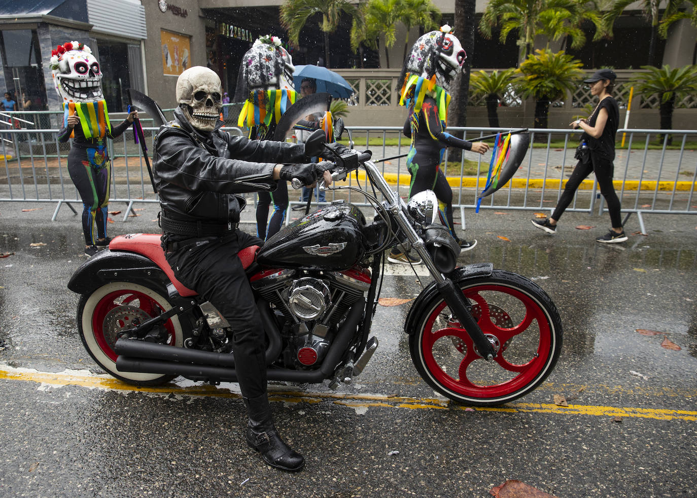 Fotos: Colorido y entusiasmo contra la lluvia