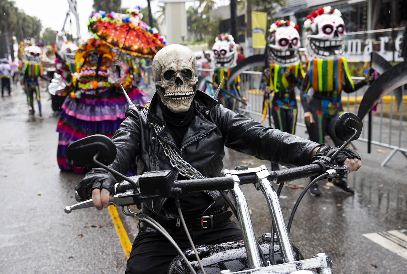Fotos: Colorido y entusiasmo contra la lluvia