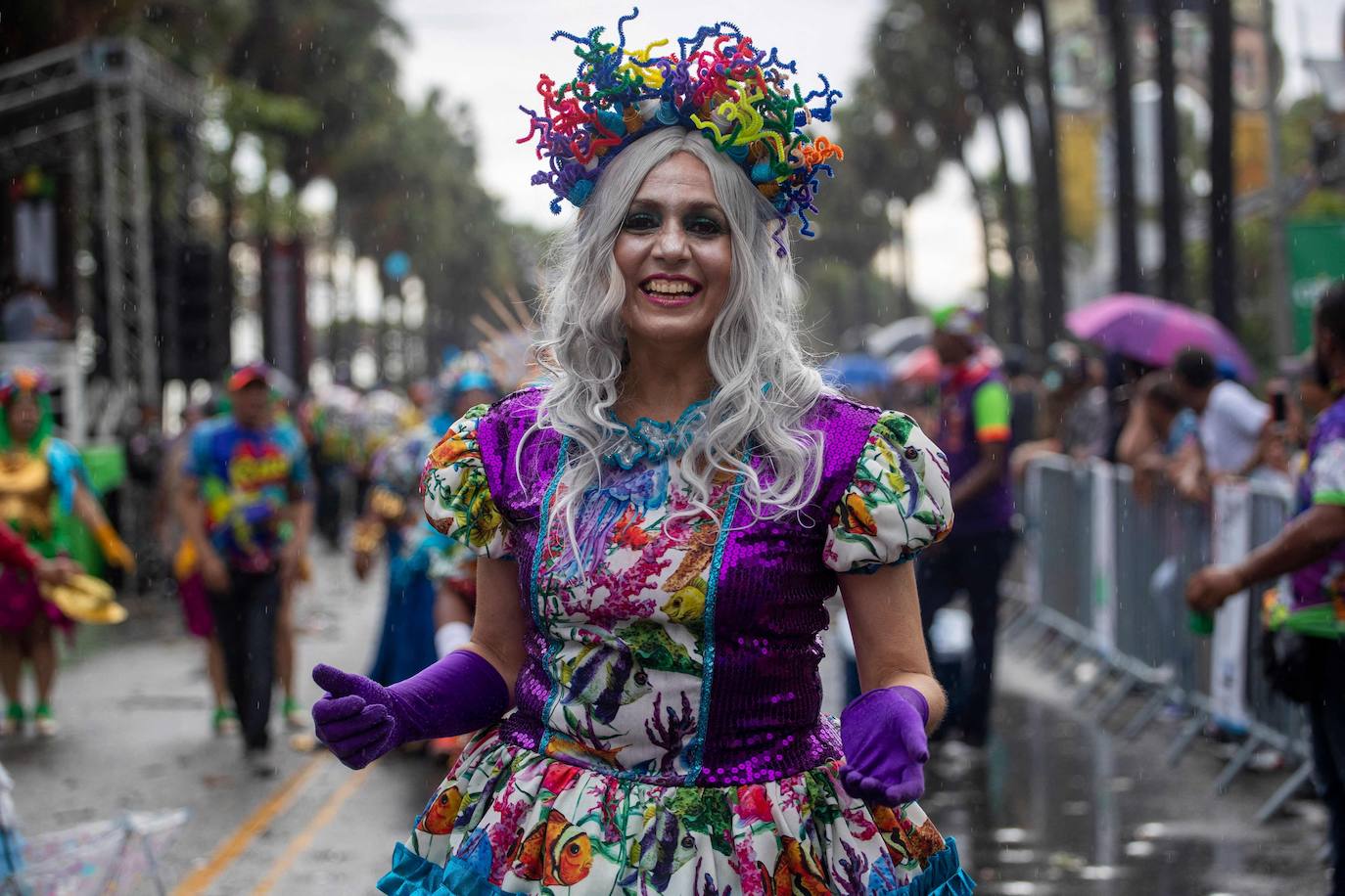 Fotos: Colorido y entusiasmo contra la lluvia
