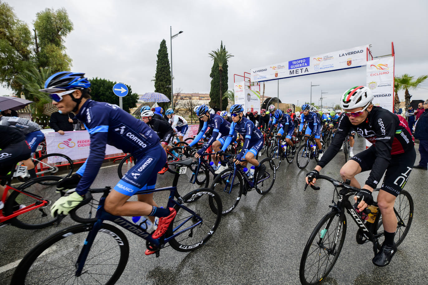 Fotos: Polémica por la presencia de un equipo ruso en el Trofeo Guerrita