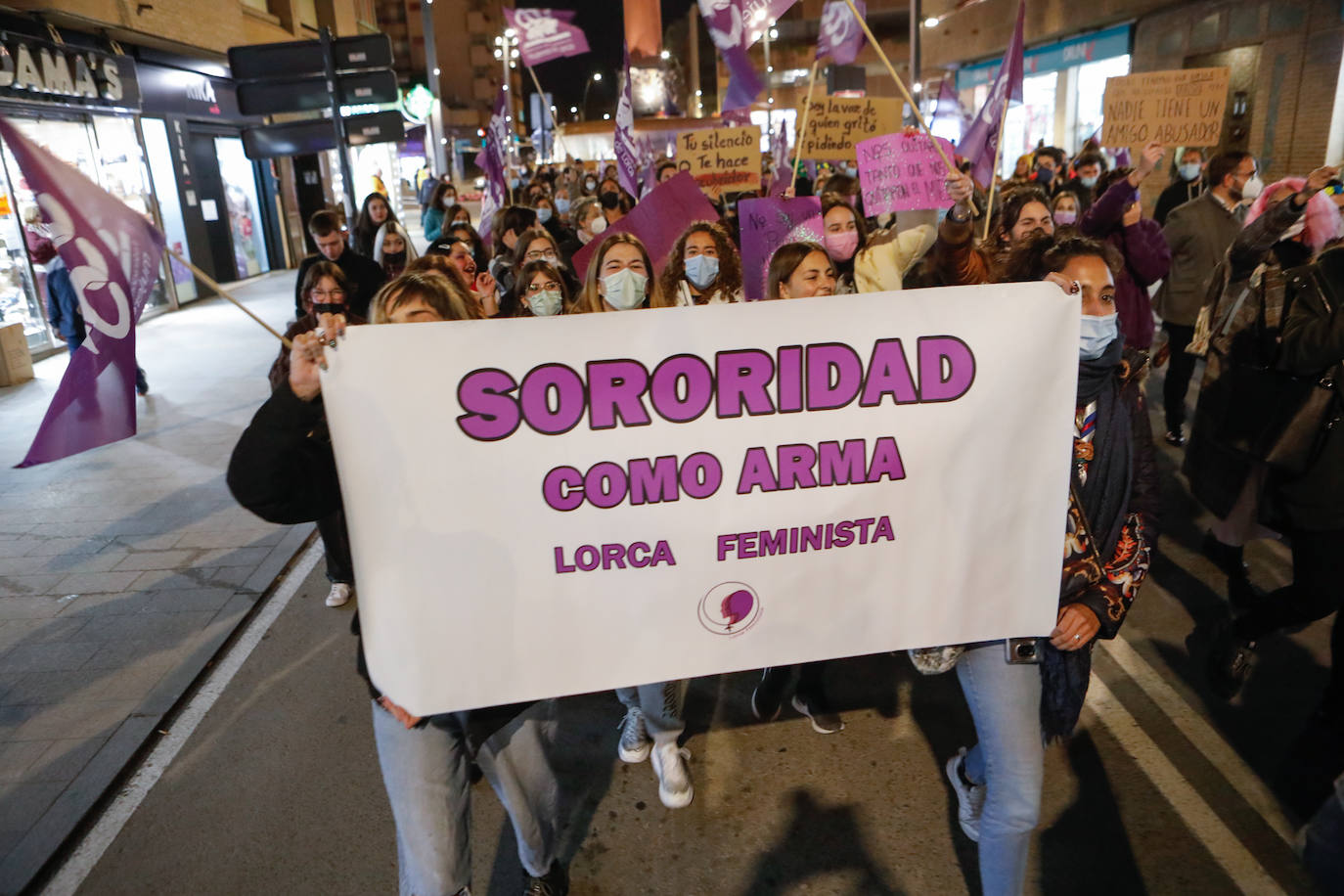 Fotos: La marcha del 8M en Lorca, en imágenes