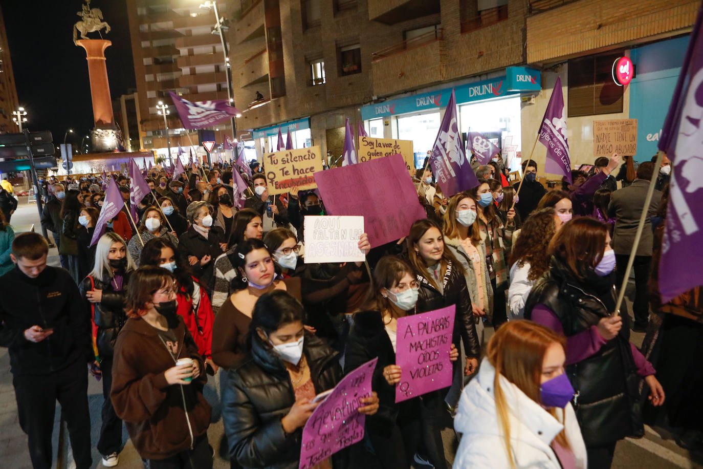 Fotos: La marcha del 8M en Lorca, en imágenes