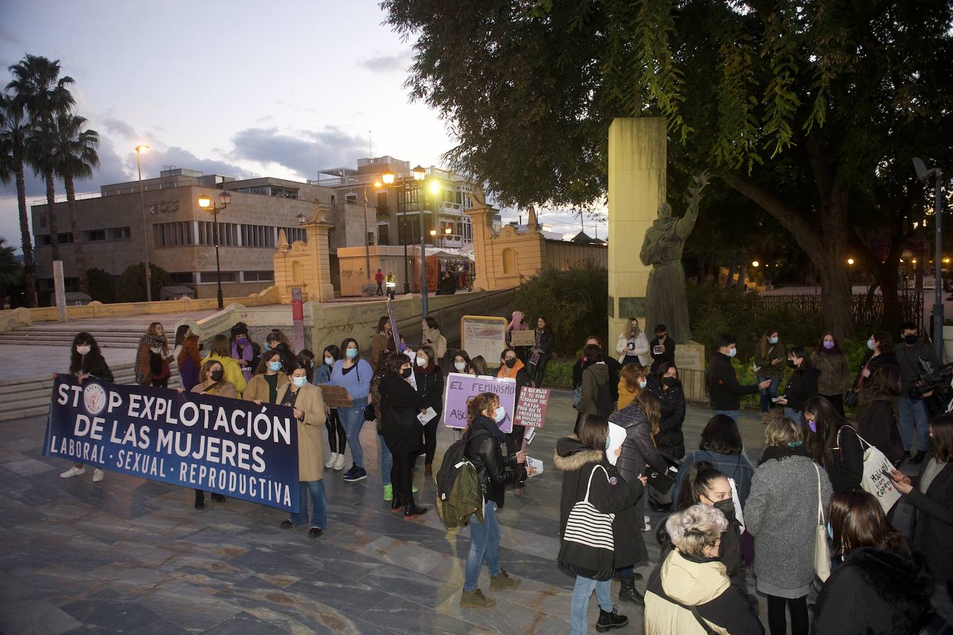 Fotos: Concentración en El Malecón por el Día de la Mujer