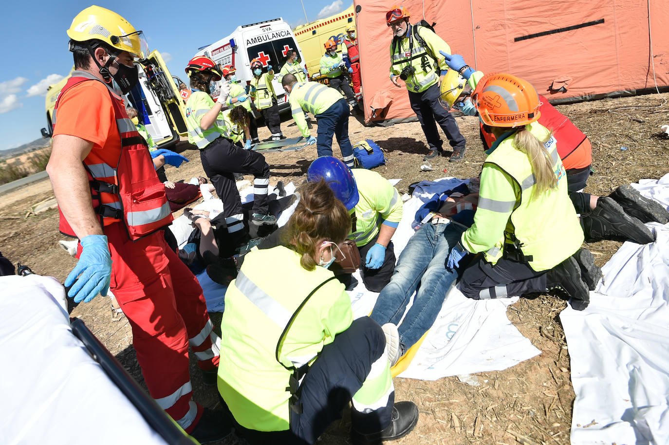 Fotos: Simulacro de accidente aéreo en Corvera para coordinar los servicios implicados en la emergencia
