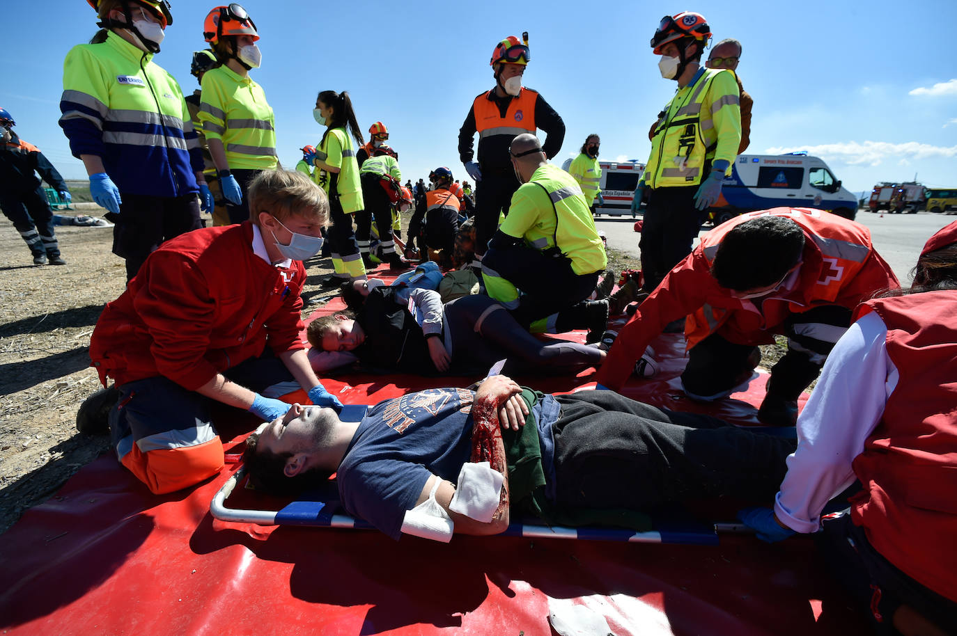 Fotos: Simulacro de accidente aéreo en Corvera para coordinar los servicios implicados en la emergencia