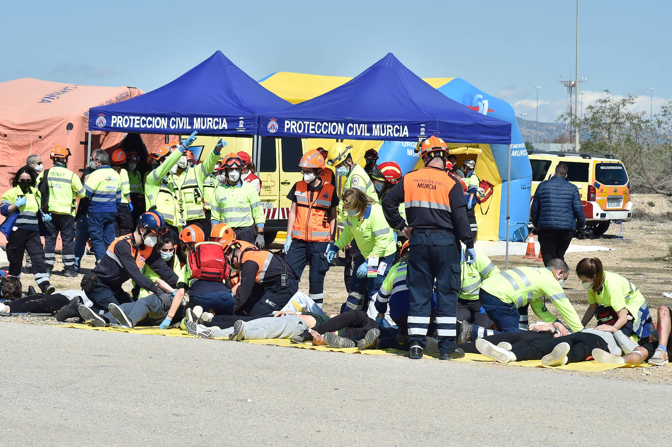 Fotos: Simulacro de accidente aéreo en Corvera para coordinar los servicios implicados en la emergencia