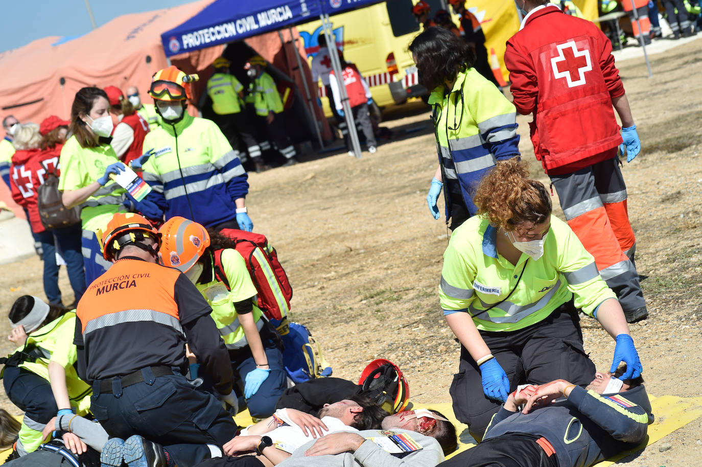 Fotos: Simulacro de accidente aéreo en Corvera para coordinar los servicios implicados en la emergencia